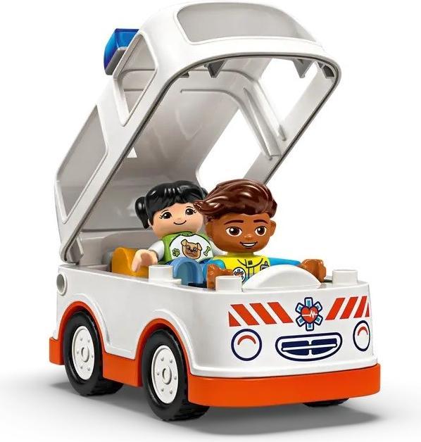 Actual product image LEGO Rettungswagen mit Fahrer (10447)