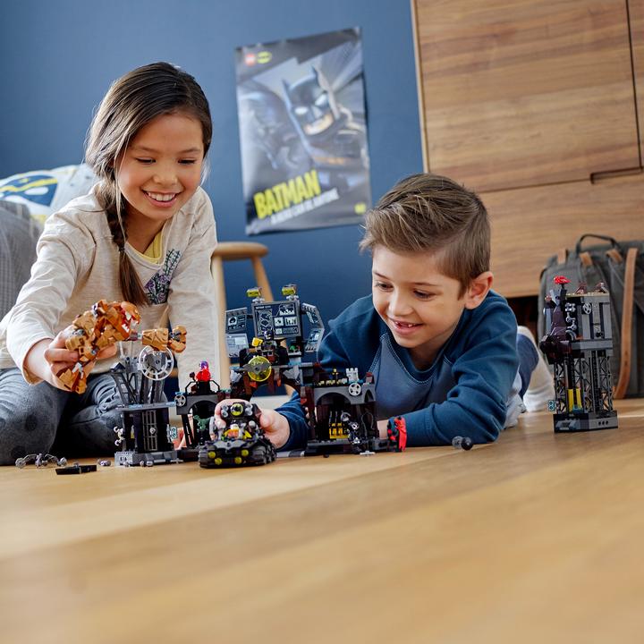 Actual product image LEGO Clayface: Invasion of the Bat Cave (76122, LEGO DC)