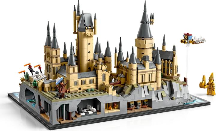 Actual product image LEGO Hogwarts Castle and Grounds (76419, LEGO Harry Potter)