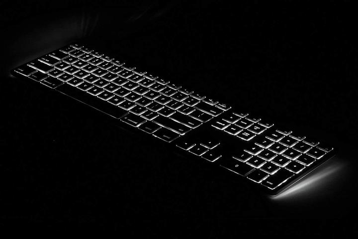 Immagine prodotto Matias Tastiera USB avanzata per Mac OS con retroilluminazione RGB (CH, Cablato)