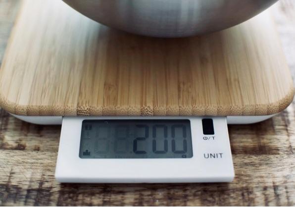 Actual product image Livoo 2 in 1 kitchen scale and cutting board