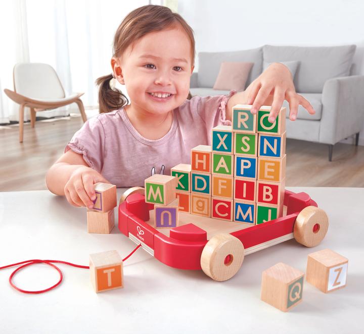 Image du produit Hape Blocs de construction de lettres dans un chariot à tirer