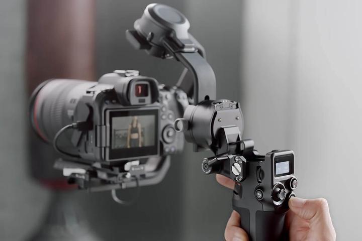 Produktbild DJI RSC 2 (Systemkamera, Spiegelreflexkamera, 3 kg)