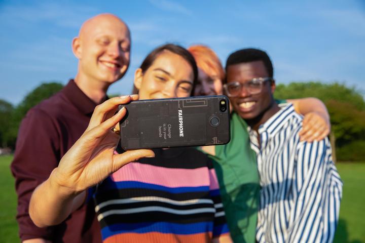 Produktbild Fairphone 3+ (64 GB, Black, 5.65", Dual SIM + SD, 48 Mpx, 4G)
