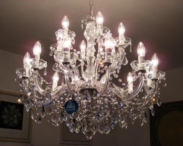 Actual product image TL 18 Arm Kronleuchter gefertigt mit SWAROVSKI® Kristallen, silberfarben (75 cm)