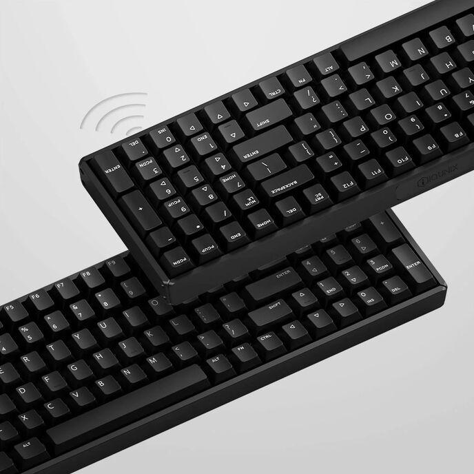 Produktbild Iqunix F97 Dark Side Wireless Gaming Tastatur, RGB - MX-Brown-Switches (DE, Kabellos, Kabelgebunden)