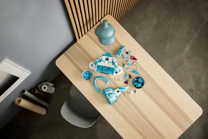 Produktbild LEGO Der Eispalast (43197, LEGO Seltene Sets)