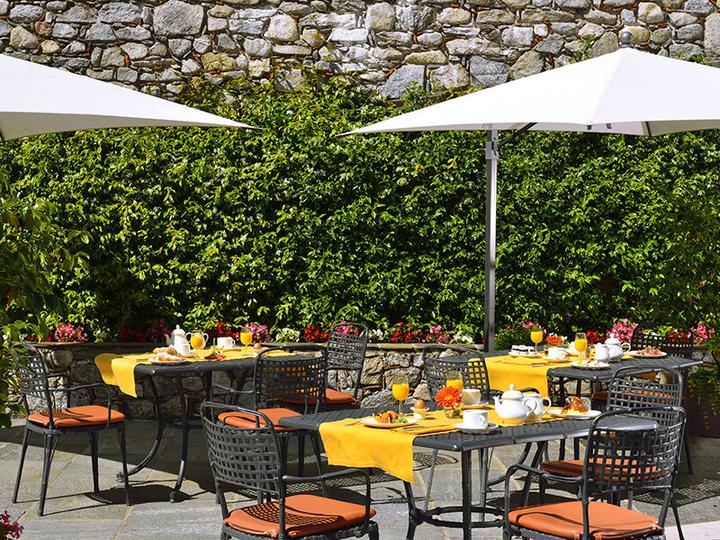 Actual product image Smartbox Two hearts on Lake Maggiore: 1 romantic night with dinner at the 5* Castello dal Pozzo (2 pers.)