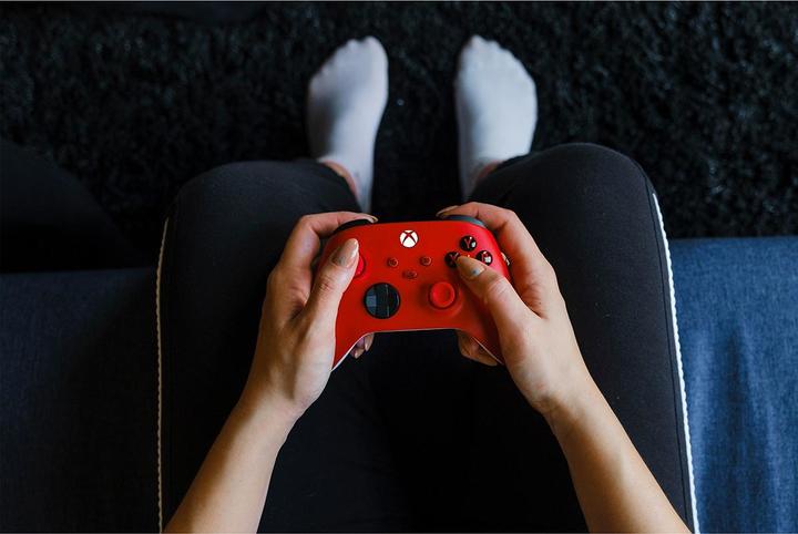 Immagine prodotto Microsoft Xbox Wireless Controller - Pulse Red (Xbox Serie S, Xbox One S, PC, Xbox One X, Xbox Series X)