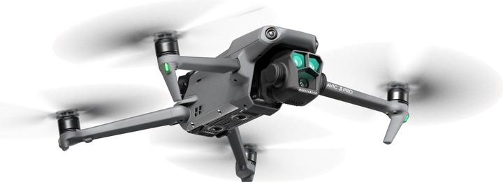 Produktbild DJI Mavic 3 Pro Fly More Combo inkl. RC Pro (43 min, 958 g, 20 Mpx)