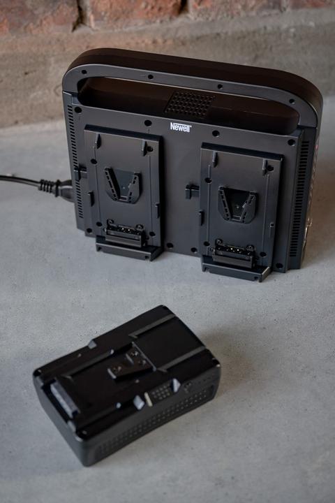 Actual product image Newell Four-channel charger BP-4CH for V-Mount batteries (Charger)