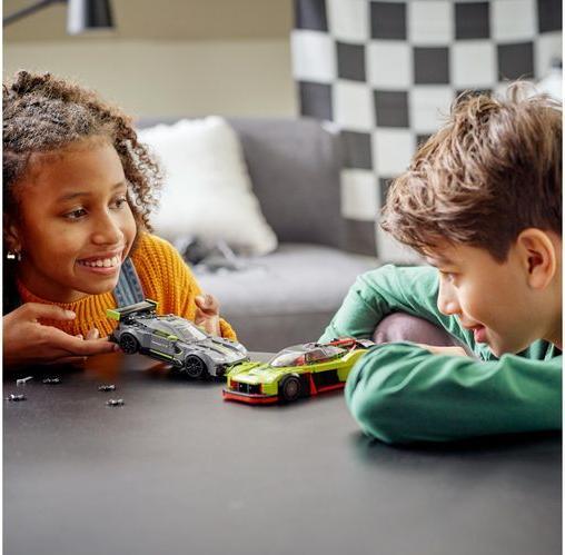 Productafbeelding LEGO Aston Martin Valkyrie AMR Pro & Aston Martin Vantage GT3 (76910, LEGO Snelheidskampioenen)