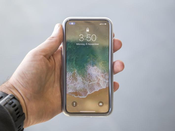 Actual product image Quad Lock Poncho (Apple iPhone 13 Pro)