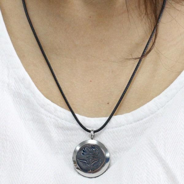Produktbild Zen Arôme Duft-Schmuck Halskette mit Anhänger No.54 für Ätherisches Öl, Parfum (Edelstahl, Leder)