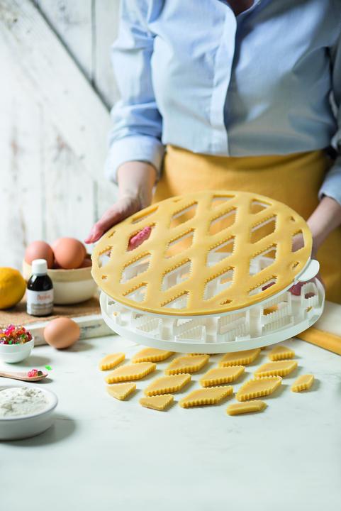 Produktbild Decora Deko-Gitterstanze für Tartes/Linzertorten Traditional ø 30 cm