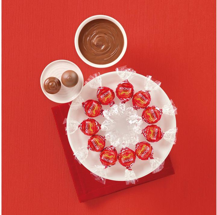 Produktbild Lindt Lindor Milch Geschenkbox Stern Edition Weihnachten (280 g)