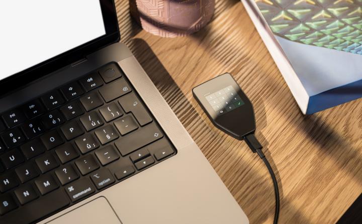 Actual product image Trezor Safe 5 - Green Beryl (Bitcoin, Ethereum Classic, Dogecoin, Others)