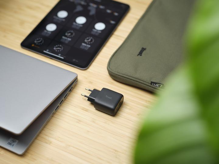Immagine prodotto Trust Parete di ricarica per dispositivi mobili 45W (45 W)