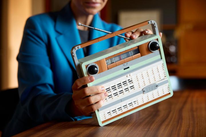 Image du produit LEGO Radio de poche rétro (10334, LEGO Icons, LEGO difficiles à trouver)
