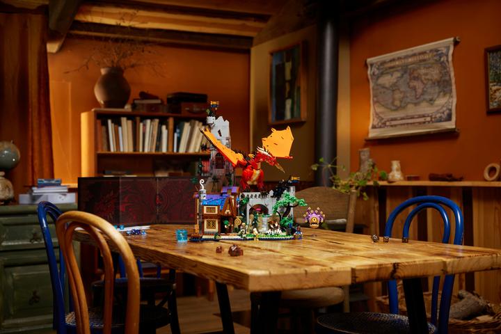 Image du produit LEGO 21348 Dungeons & Dragons : La Saga du Dragon Rouge (21348, LEGO Ideas, LEGO difficiles à trouver)