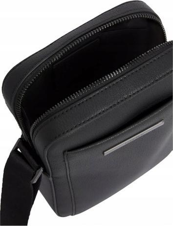 Produktbild MGA Moderne Bar Reporter S-Tasche Schwarz (49% POLYURETHANE, 51% RECYCLED POLYESTER)