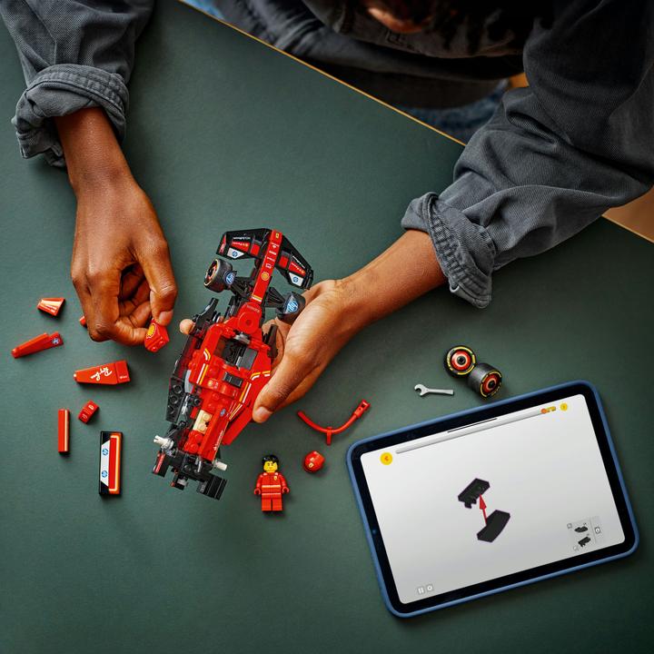 Actual product image LEGO Ferrari SF-24 F1 Rennauto (77242, LEGO Speed Champions)