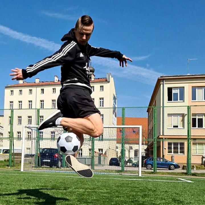 Produktbild Kickerball Classic von Swerve Ball, Speziell entwickelter Fussball für extreme Kurven, Trickball mit