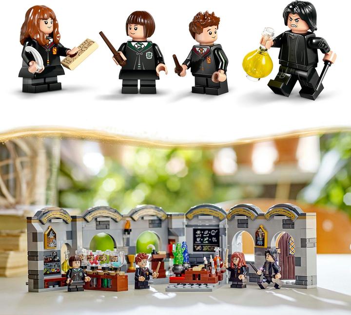 Actual product image LEGO Hogwarts Castle: Potions lessons (76431, LEGO Harry Potter)