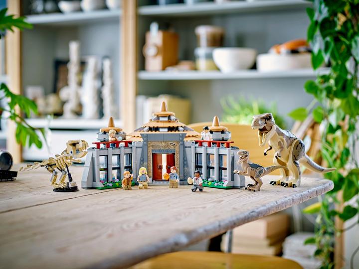 Immagine prodotto LEGO L'attacco del T. rex e del rapace al centro visitatori (76961, LEGO Jurassic World)