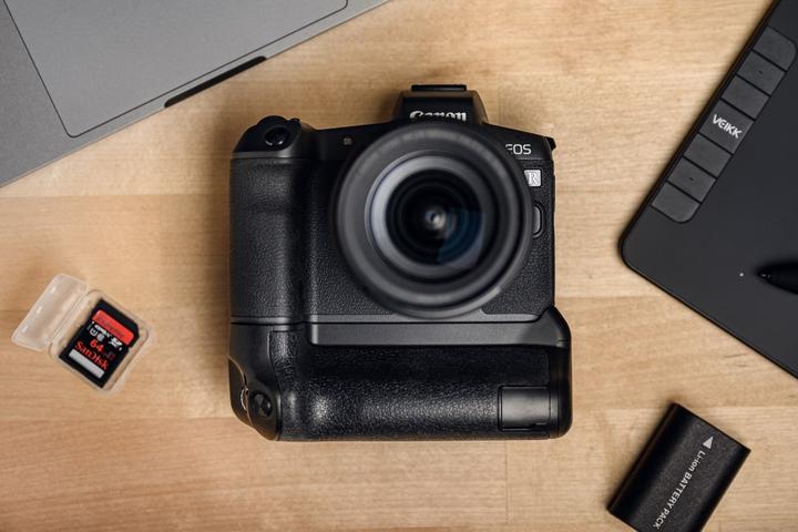 Actual product image Newell Battery grip BG-E22 for Canon (Battery grip)