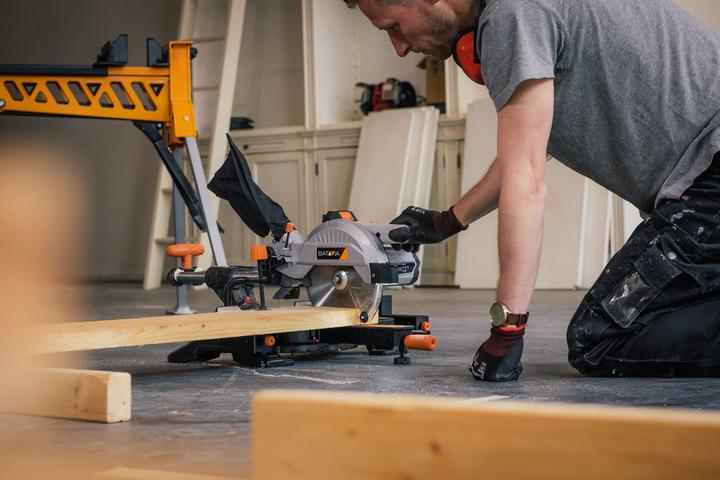 Actual product image Batavia 18V Battery Draw Chop & Miter Saw