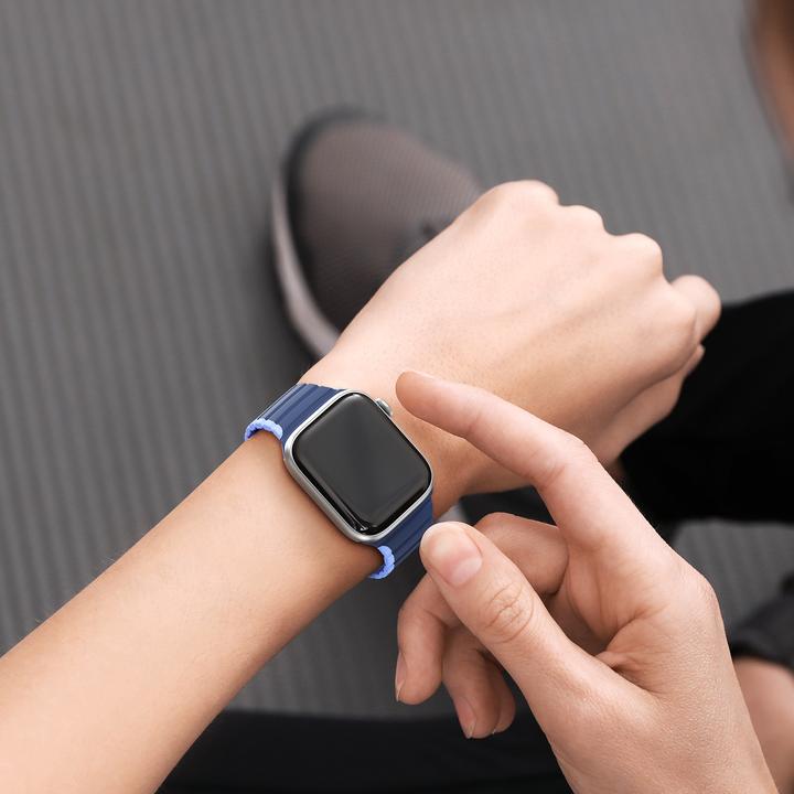 Actual product image Dux Ducis Magnetic Strap for Apple Watch SE, 8, 7, 6, 5, 4, 3, 2, 1 (41, 40, 38 mm) Strap (LD Versio (41 mm, 38 mm, 40 mm, Silicone, Metal)