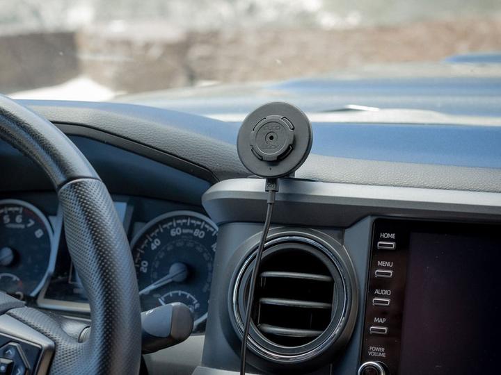 Immagine prodotto Quad Lock Testa di ricarica wireless per auto / scrivania - V2 (15 W)
