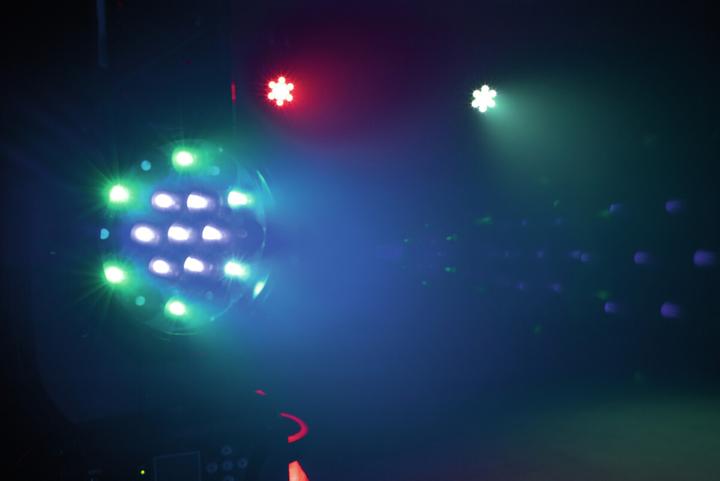 Productafbeelding Eurolite LED TMH-X4 Moving-Head Wash Zoom (Bewegende balk)