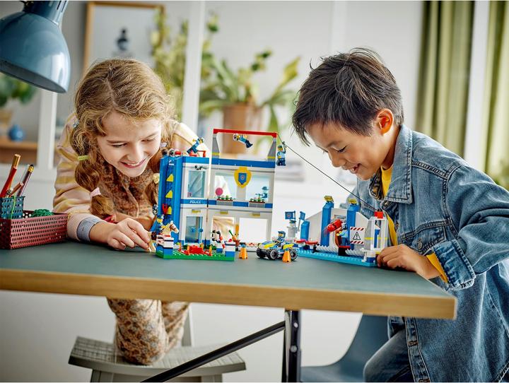 Actual product image LEGO 60372 Police School (60372, LEGO City)