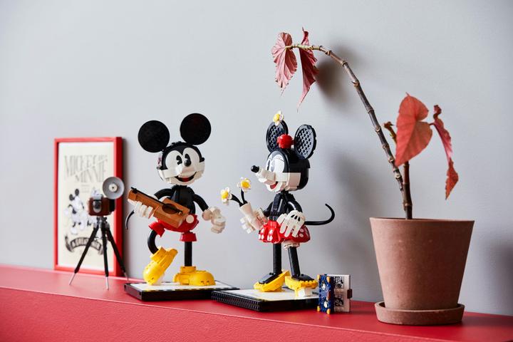 Actual product image LEGO Mickey Mouse and Minnie Mouse (43179, LEGO Disney, LEGO Rare Sets)