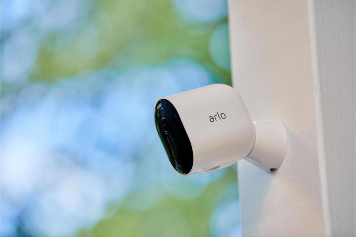 Actual product image Arlo Pro 4 VMC4450P 4er-Set (2688 x 1520 pixels)