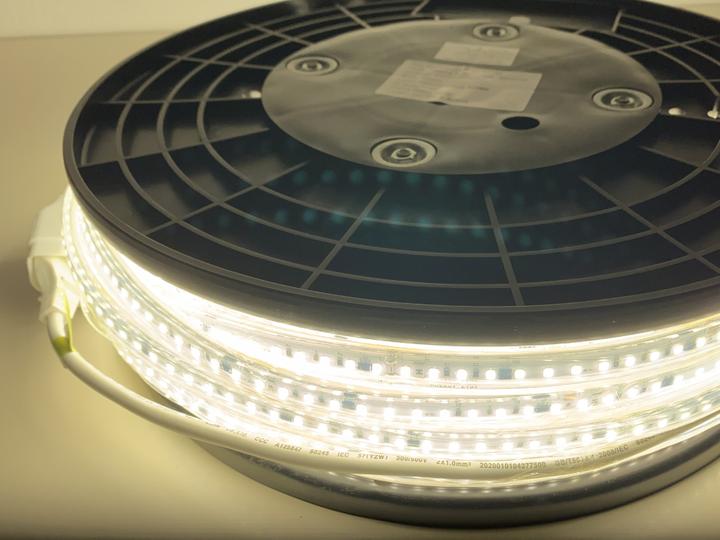 Image du produit Lumina Swiss 50m de bande LED HD 230V 1455lm/m 15W/m Neutre (Blanc neutre, 5000 cm, Extérieur)