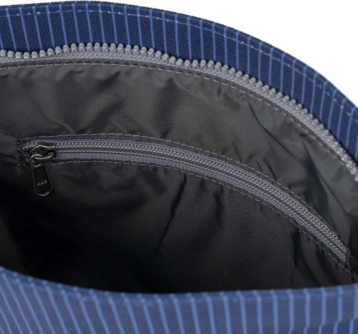 Produktbild Roka London Kennington B Dark Wash Recycled Canvas Medium