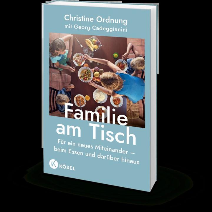 Actual product image Familie am Tisch (German, Christine Order, George Cadeggianini, 2023)