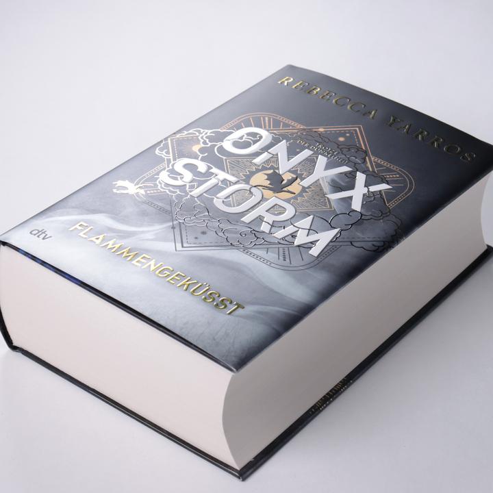 Image du produit Onyx Storm (Allemand, Julia Schwenk, Michelle Gyo, Rebecca Yarros, 2025)