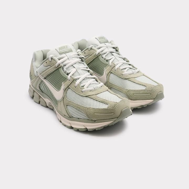 Produktbild Nike Zoom Vomero 5 (44)