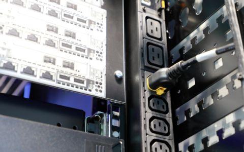 Produktbild Rittal 7979238 PDU metered 16A/3P CEE 18xC13 + 12xC19 PDU Basic Stromverteilung