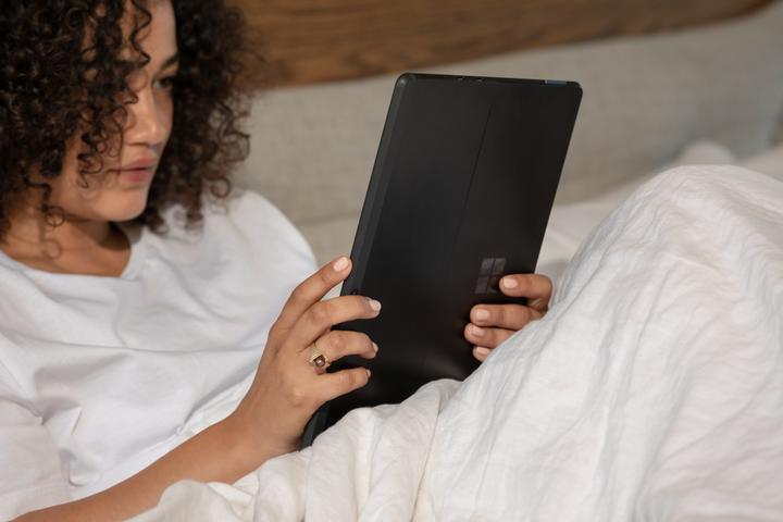 Produktbild Microsoft Surface Pro X (13", Microsoft SQ2, 16 GB, 256 GB)