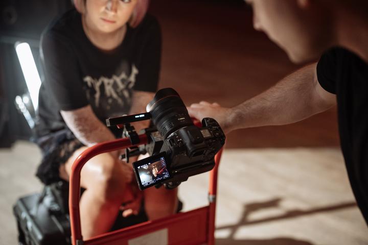 Produktbild Canon EOS R5 Mark II + RF24-105 F4 L IS USM (24 - 105 mm, 45 Mpx, Vollformat)
