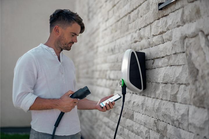 Produktbild EVBox Elvi V3.3 E3320-A350X-11.3 (Typ 2, 22 kW, 32 A, Fest verdrahtet)
