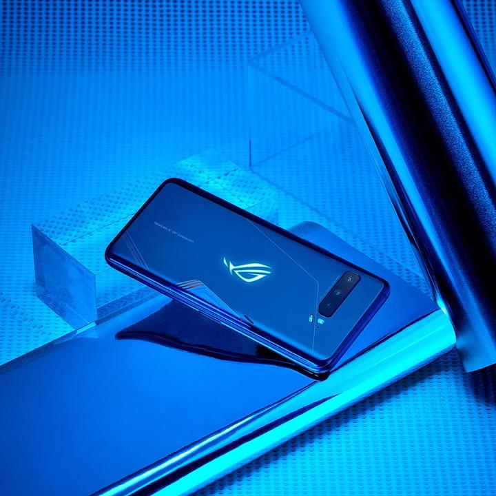 Immagine prodotto ASUS ROG Phone 3 (12GB) (512 GB, Nero, 6.59", Doppia SIM, 64 Mpx, 5G)