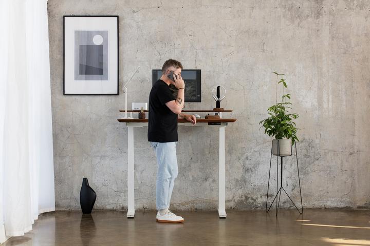 Image du produit Oakywood Bureau debout table en bois réglable en hauteur - bois massif - Noyer / 140x70 / Noir -