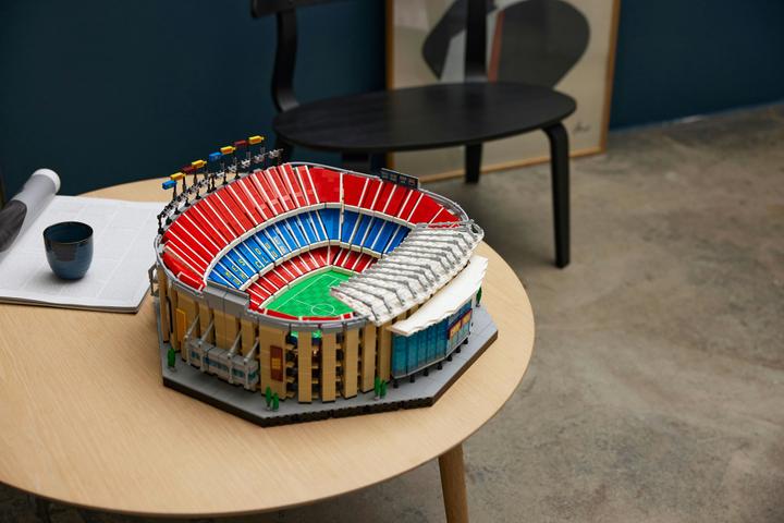 Actual product image LEGO ICONS CAMP NOU - FC BARCELONA 10284 (10284, LEGO Creator Expert, LEGO Rare Sets)