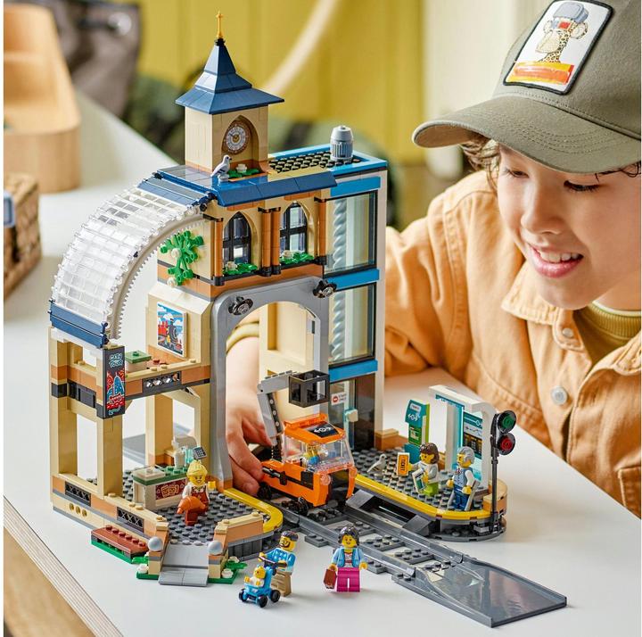 Actual product image LEGO Hauptbahnhof (60469, LEGO City)